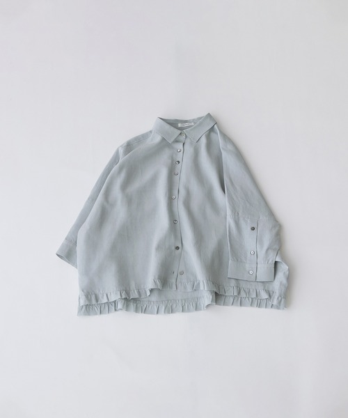 nop de nod(ノップドゥノッド)の「6分袖裾フリルクロップドシャツ(シャツ/ブラウス・レディース・オフホワイト/ライトブルー/ブラック・3)」の4枚目の写真