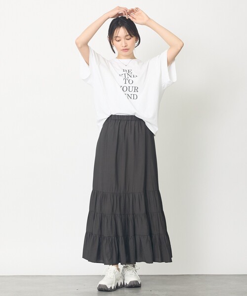 abahouse mavie(アバハウスマヴィ)の「【裾タック】ロゴタックTシャツ/半袖/大人カジュアル/体型カバー(Tシャツ/カットソー・レディース・グレー/ホワイト・フリー)」の3枚目の写真