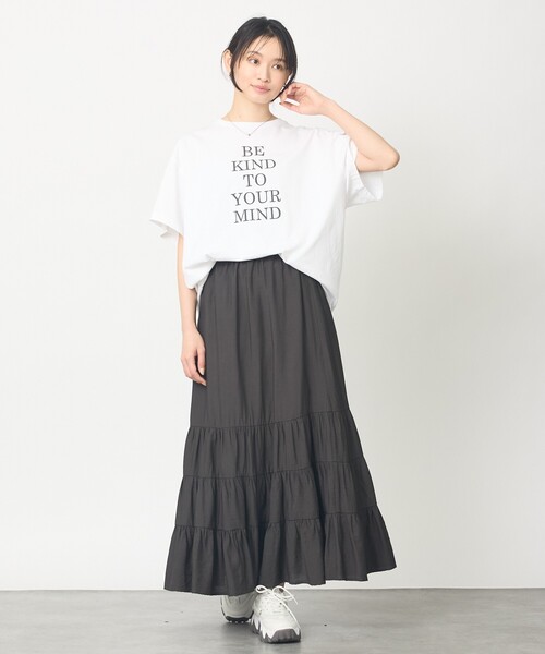 abahouse mavie(アバハウスマヴィ)の「【裾タック】ロゴタックTシャツ/半袖/大人カジュアル/体型カバー(Tシャツ/カットソー・レディース・グレー/ホワイト・フリー)」の4枚目の写真