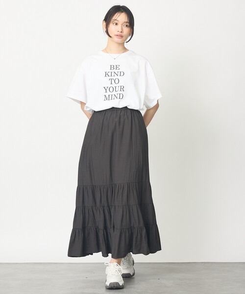 abahouse mavie(アバハウスマヴィ)の「【裾タック】ロゴタックTシャツ/半袖/大人カジュアル/体型カバー(Tシャツ/カットソー・レディース・グレー/ホワイト・フリー)」の5枚目の写真