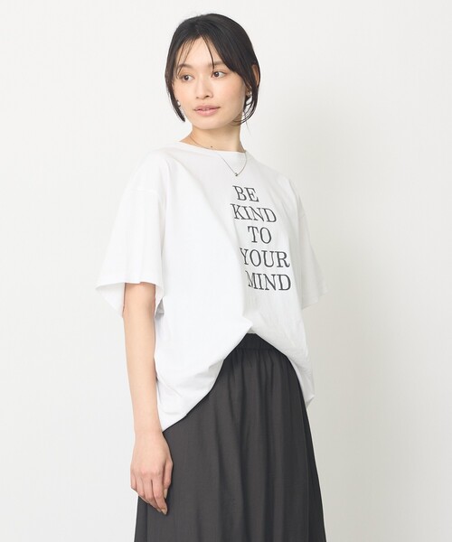 abahouse mavie(アバハウスマヴィ)の「【裾タック】ロゴタックTシャツ/半袖/大人カジュアル/体型カバー(Tシャツ/カットソー・レディース・グレー/ホワイト・フリー)」の10枚目の写真