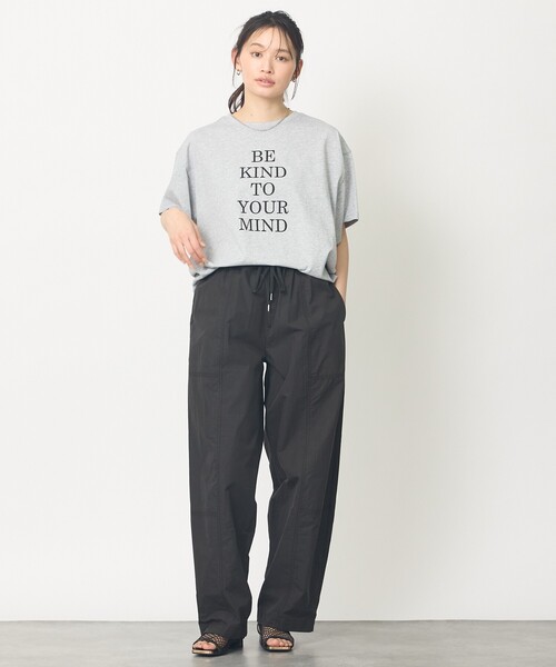 abahouse mavie(アバハウスマヴィ)の「【裾タック】ロゴタックTシャツ/半袖/大人カジュアル/体型カバー(Tシャツ/カットソー・レディース・グレー/ホワイト・フリー)」の12枚目の写真