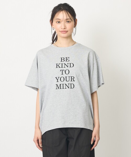 abahouse mavie(アバハウスマヴィ)の「【裾タック】ロゴタックTシャツ/半袖/大人カジュアル/体型カバー(Tシャツ/カットソー・レディース・グレー/ホワイト・フリー)」の19枚目の写真