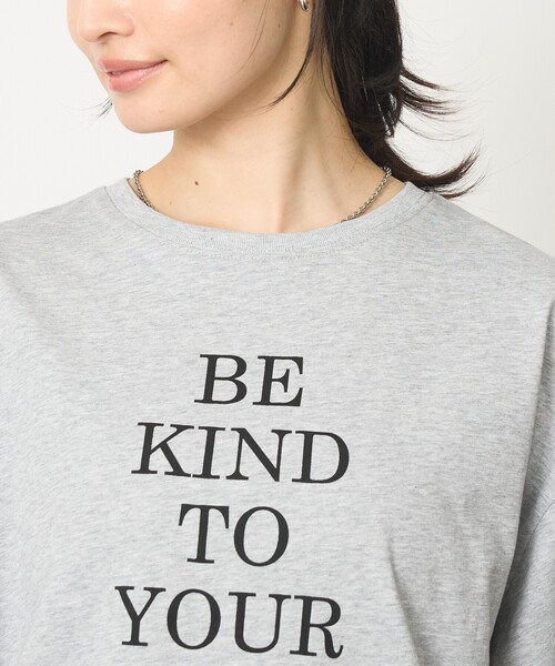 abahouse mavie(アバハウスマヴィ)の「【裾タック】ロゴタックTシャツ/半袖/大人カジュアル/体型カバー(Tシャツ/カットソー・レディース・グレー/ホワイト・フリー)」の22枚目の写真