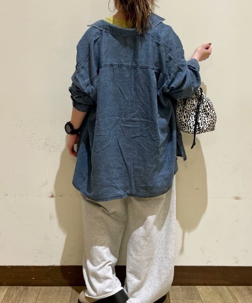 Right-on(ライトオン)の「HONEYSUCKLE ROSE(ハニーサックルローズ)COOLTOUCHデニムビッグシャツ(シャツ/ブラウス・レディース・ダークインディゴブルー/ブラック/ライトインディゴブルー・L/M)」の19枚目の写真