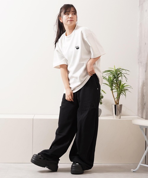 1111clothing(ワンフォークロージング)の「ガール&ネコ フェイクスエード ルーズTee / Girls & Cats Faux Suede Loose-Fit T-Shirt(Tシャツ/カットソー・メンズ・オフホワイト/グレー/ブラック・M/L)」の10枚目の写真