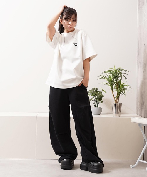 1111clothing(ワンフォークロージング)の「ガール&ネコ フェイクスエード ルーズTee / Girls & Cats Faux Suede Loose-Fit T-Shirt(Tシャツ/カットソー・メンズ・オフホワイト/グレー/ブラック・M/L)」の11枚目の写真
