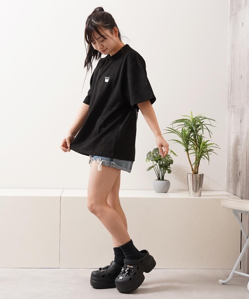 1111clothing(ワンフォークロージング)の「ガール&ネコ フェイクスエード ルーズTee / Girls & Cats Faux Suede Loose-Fit T-Shirt(Tシャツ/カットソー・メンズ・オフホワイト/グレー/ブラック・M/L)」の18枚目の写真