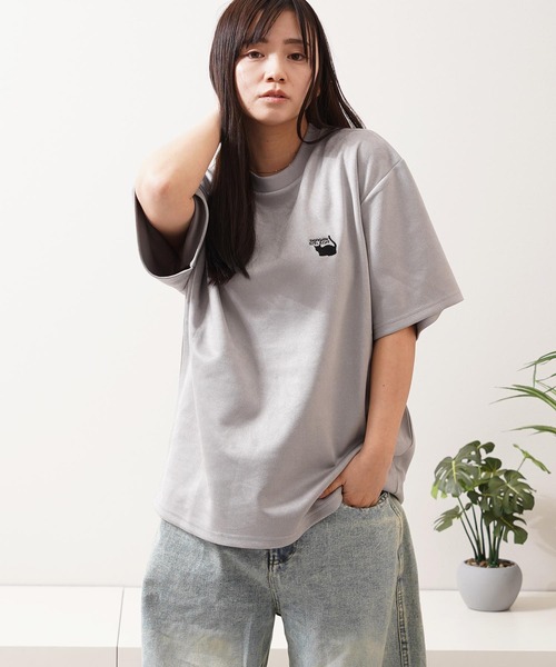 1111clothing(ワンフォークロージング)の「ガール&ネコ フェイクスエード ルーズTee / Girls & Cats Faux Suede Loose-Fit T-Shirt(Tシャツ/カットソー・メンズ・オフホワイト/グレー/ブラック・M/L)」の21枚目の写真