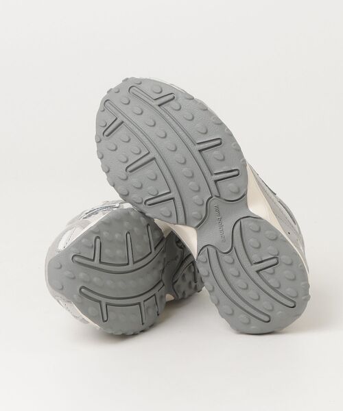 NEW BALANCE（ニューバランス）の「204L Bungee Lace（スニーカー・キッズ・グレー系その他・17.0cm/17.5cm/18.0cm/18.5cm/19.0cm/19.5cm/20.0cm/20.5cm/21.0cm/21.5cm）」の5枚目の写真