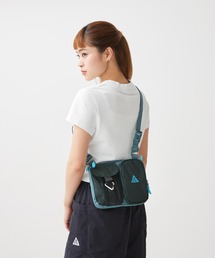 ACG（エィシージー）の「ナイキ ACG "DAYMAX" クロスボディバッグ (3L) / Nike ACG "DAYMAX" Crossbody Bag (3L) HJ8180-382 Mineral Slate（ボディバッグ/ウエストポーチ）」