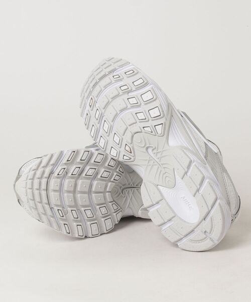 NIKE(ナイキ)の「ナイキ NIKE ナイキ V5 RNR(スニーカー・レディース・ホワイト×シルバー・23.0cm/23.5cm/24.0cm/24.5cm/25.0cm)」の3枚目の写真