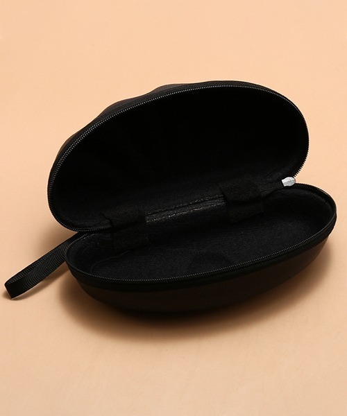 Fun & Daily(ファンアンドデイリー)の「シェルジッパーレザーメガネ&サングラスケース(メガネ・レディース・ブラック・FREE)」の4枚目の写真