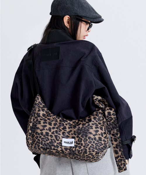 MACNI（マクニ）の「RIBBON CRESCENT CROSS BAG LEOPARD（ショルダーバッグ・レディース・レオパード・FREE）」の3枚目の写真