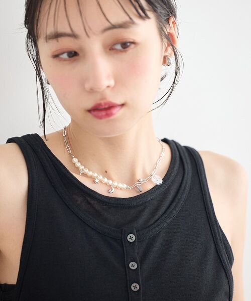 earth music&ecology(アースミュージックアンドエコロジー)の「パールMIXチャームネックレス(ネックレス・レディース・シルバー/ゴールド・FREE)」の5枚目の写真
