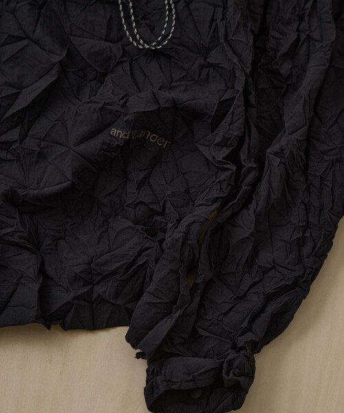 and wander(アンドワンダー)の「【and wander/アンドワンダー】washer pleated open LS shirt(シャツ/ブラウス・メンズ・ブラック/アイボリー・L/M)」の13枚目の写真