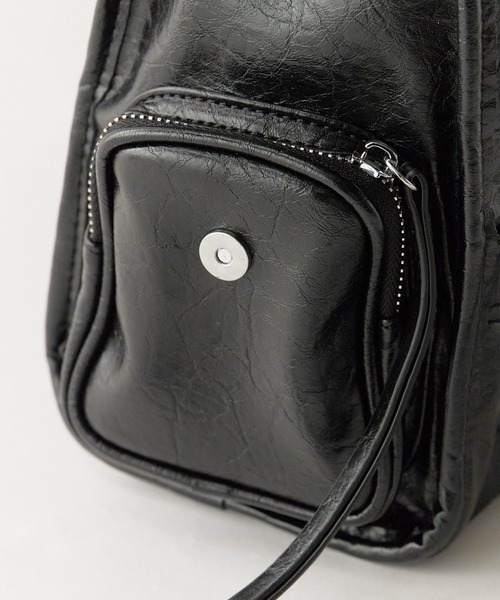 Chick(チック)の「Faux Leather 2-Way Shoulder Bag / フェイクレザー 2WAYショルダーバッグ(ショルダーバッグ・レディース・ブラウン/シルバー/ブラック・FREE)」の16枚目の写真