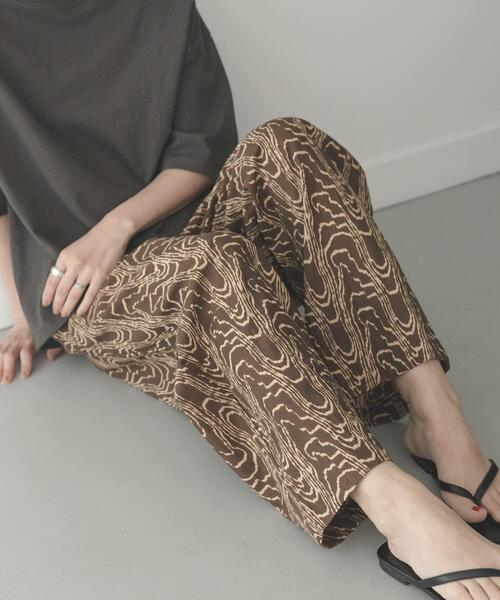 URBAN RESEARCH Sonny Label（アーバンリサーチサニーレーベル）の「ニュアンスプリントイージーパンツ（その他パンツ・レディース・ブラック/カーキ/ブラウン・FREE）」の3枚目の写真