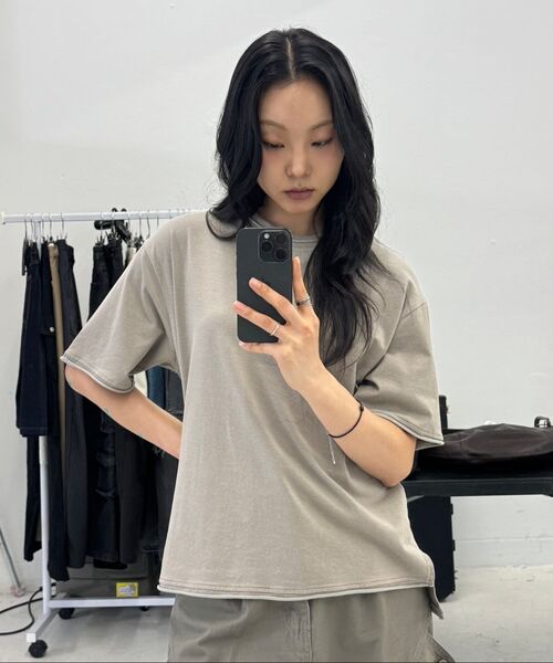 ECORR（エコル）の「[ユニセックス] レイヤード切り替えクロップ半袖Tシャツ_サンドグレー（Tシャツ/カットソー・レディース・その他・M/L/XL）」の4枚目の写真