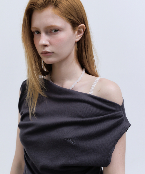 NICK&NICOLE(ニックアンドニコール)の「DRAPED SHIRRING SLEEVELESS TOP_CHARCOAL(Tシャツ/カットソー・レディース・その他・FREE)」の3枚目の写真
