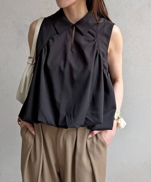 Thevon(ゼボン)の「襟付きノースリバルーンブラウス(シャツ/ブラウス・レディース・オフホワイト/サックスブルー/ブラック・FREE)」の3枚目の写真