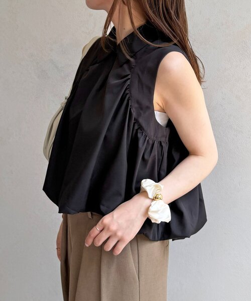 Thevon(ゼボン)の「襟付きノースリバルーンブラウス(シャツ/ブラウス・レディース・オフホワイト/サックスブルー/ブラック・FREE)」の12枚目の写真