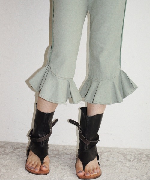 musubore(ムスボレ)の「frill capri pants / フリルカプリパンツ(その他パンツ・レディース・グリーン/ブラック・0/1)」の5枚目の写真