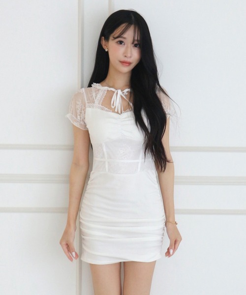 ALLuRing ChaRm(アリュリングチャーム)の「Lace Gathered Mini Dress / レースギャザーミニワンピース(ワンピース・レディース・ホワイト/ブラック・FREE)」の3枚目の写真
