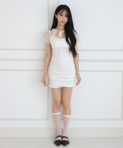 ALLuRing ChaRm(アリュリングチャーム)の「Lace Gathered Mini Dress / レースギャザーミニワンピース(ワンピース・レディース・ホワイト/ブラック・FREE)」の7枚目の写真