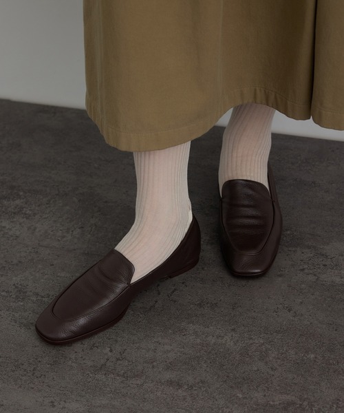 SALON adam et rope'(サロン アダム エ ロペ)の「【W S(ドゥーブル)】ソフトレザーローファー(ローファー・レディース・ブラック/ダークブラウン・37.5/36.5/37/36)」の2枚目の写真