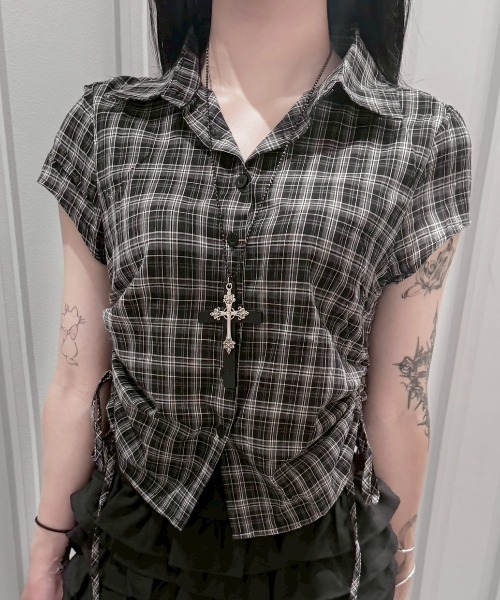 Never mind the XU / Chikashitsu+(ネバーマインド ザ エックスユー / チカシツプラス)の「【nmtc+】Drawstring Check Shirt / 【エヌエムティーシープラス】サイドリボン半袖チェックシャツ(シャツ/ブラウス・レディース・ブラック・ONE SIZE)」の19枚目の写真