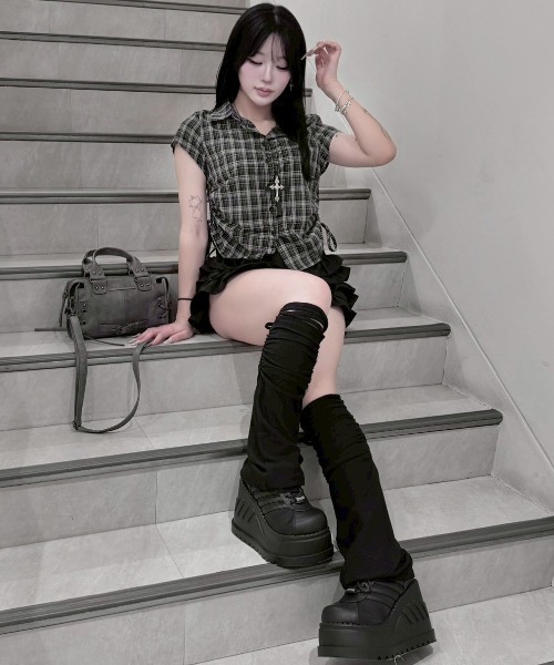 Never mind the XU / Chikashitsu+(ネバーマインド ザ エックスユー / チカシツプラス)の「【nmtc+】Drawstring Check Shirt / 【エヌエムティーシープラス】サイドリボン半袖チェックシャツ(シャツ/ブラウス・レディース・ブラック・ONE SIZE)」の11枚目の写真