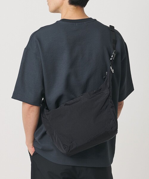 BEAUTY&YOUTH UNITED ARROWS（ビューティーアンドユースユナイテッドアローズ）の「ライト ナイロン クロス ショルダーバッグ スモール（ショルダーバッグ・メンズ・ダークグレー/ブラック/ナチュラル・FREE）」の2枚目の写真