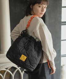 KiU（キウ）の「パデッドパラコードハンドル 2WAYトートバッグ (13L)（トートバッグ）」