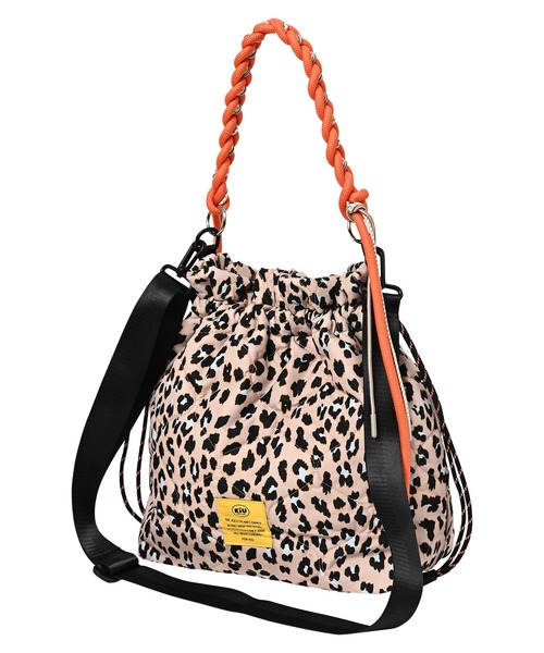 KiU(キウ)の「パデッドパラコードハンドル 2WAYトートバッグ (13L)(トートバッグ・レディース・アイボリー/レオパード/ブラック/グリーン・FREE)」の22枚目の写真