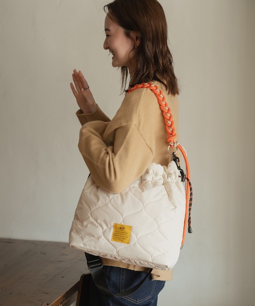 KiU(キウ)の「パデッドパラコードハンドル 2WAYトートバッグ (13L)(トートバッグ・レディース・アイボリー/レオパード/ブラック/グリーン・FREE)」の13枚目の写真