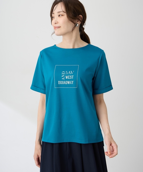 A/C DESIGN BY ALPHA CUBIC（エーシーデザインバイアルファキュービック）の「【ALCOLLAGEプリント】プリントボートネックＴシャツ【すごツヤ・UVカット・接触冷感】（Tシャツ/カットソー・レディース・ライトグレー/グリーン・M/L/LL）」の2枚目の写真