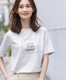 A/C DESIGN BY ALPHA CUBIC（エーシーデザインバイアルファキュービック）の「【ALCOLLAGEプリント】プリントボートネックＴシャツ【すごツヤ・UVカット・接触冷感】（Tシャツ/カットソー）」