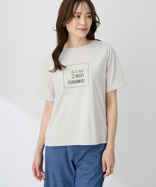 A/C DESIGN BY ALPHA CUBIC（エーシーデザインバイアルファキュービック）の「【ALCOLLAGEプリント】プリントボートネックＴシャツ【すごツヤ・UVカット・接触冷感】（Tシャツ/カットソー・レディース・ライトグレー/グリーン・M/L/LL）」の3枚目の写真