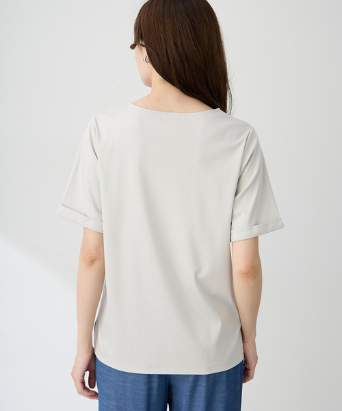 A/C DESIGN BY ALPHA CUBIC（エーシーデザインバイアルファキュービック）の「【ALCOLLAGEプリント】プリントボートネックＴシャツ【すごツヤ・UVカット・接触冷感】（Tシャツ/カットソー・レディース・ライトグレー/グリーン・M/L/LL）」の5枚目の写真