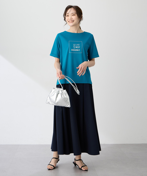 A/C DESIGN BY ALPHA CUBIC（エーシーデザインバイアルファキュービック）の「【ALCOLLAGEプリント】プリントボートネックＴシャツ【すごツヤ・UVカット・接触冷感】（Tシャツ/カットソー・レディース・ライトグレー/グリーン・M/L/LL）」の8枚目の写真