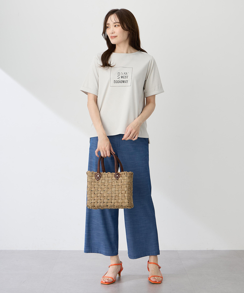 A/C DESIGN BY ALPHA CUBIC（エーシーデザインバイアルファキュービック）の「【ALCOLLAGEプリント】プリントボートネックＴシャツ【すごツヤ・UVカット・接触冷感】（Tシャツ/カットソー・レディース・ライトグレー/グリーン・M/L/LL）」の10枚目の写真