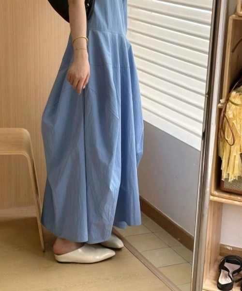 LUCPY(ラクピー)の「ノースリーブバルーンロングワンピース(ワンピース・レディース・ブルー・LARGE/MEDIUM/SMALL)」の4枚目の写真