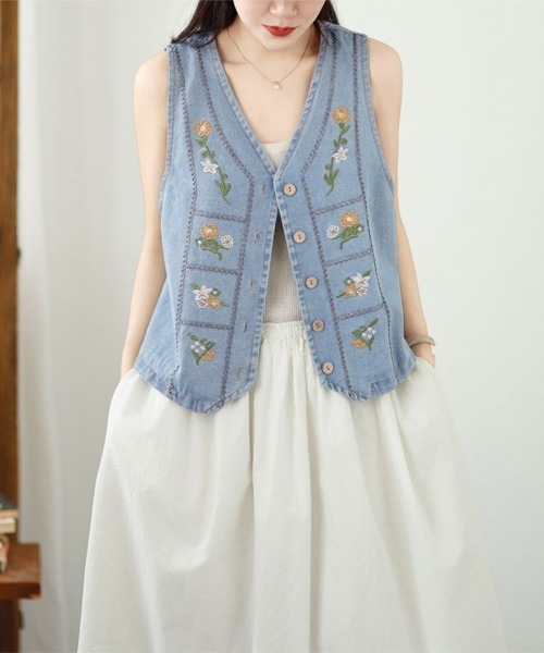 ONEP STAR(ワンピスター)の「花刺繍デニムVネックベスト(ベスト・レディース・ライトブルー・MEDIUM/LARGE/X-LARGE)」の3枚目の写真