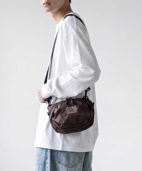 FREDRIK PACKERS(フレドリックパッカーズ)の「【FREDRIK PACKERS/フレドリックパッカーズ】QUEST SHOULDER / クエスト ショルダー(ショルダーバッグ・レディース・ブラック/ブラウン・FREE)」の2枚目の写真