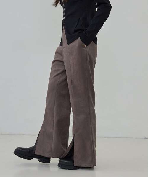 GALLEST(ギャレスト)の「スエードタッチ スリットフレアパンツ(その他パンツ・レディース・ブラウン系その他/キャメル・36/38)」の2枚目の写真