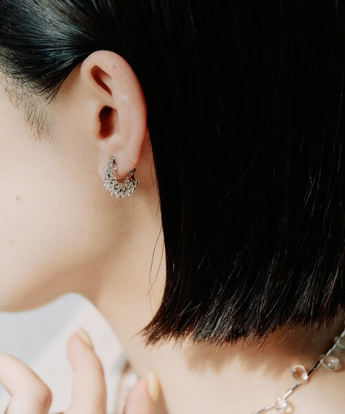 ear PAPILLONNER(イアパピヨネ)の「クリアビーズフープイヤリング(イヤリング・レディース・クリア・FREE)」の4枚目の写真