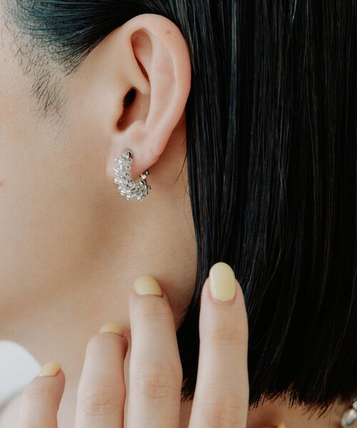 ear PAPILLONNER(イアパピヨネ)の「クリアビーズフープイヤリング(イヤリング・レディース・クリア・FREE)」の5枚目の写真