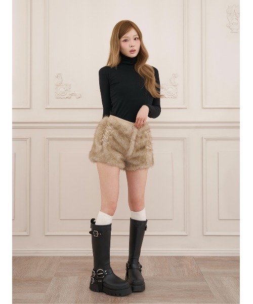 Darich(ダーリッチ)の「スウェードレースアップファーショートパンツ(その他パンツ・レディース・ブラック/ベージュ/アイボリー・M/S)」の5枚目の写真