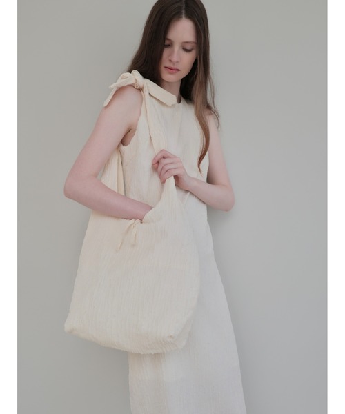 NOWNS(ナウンス)の「Lena | Crinkled bag(ショルダーバッグ・レディース・アイボリー・FREE)」の1枚目の写真
